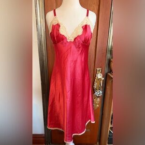 Preloved Oscar De La Renta Pink Nightgown/Slip With Lace detail